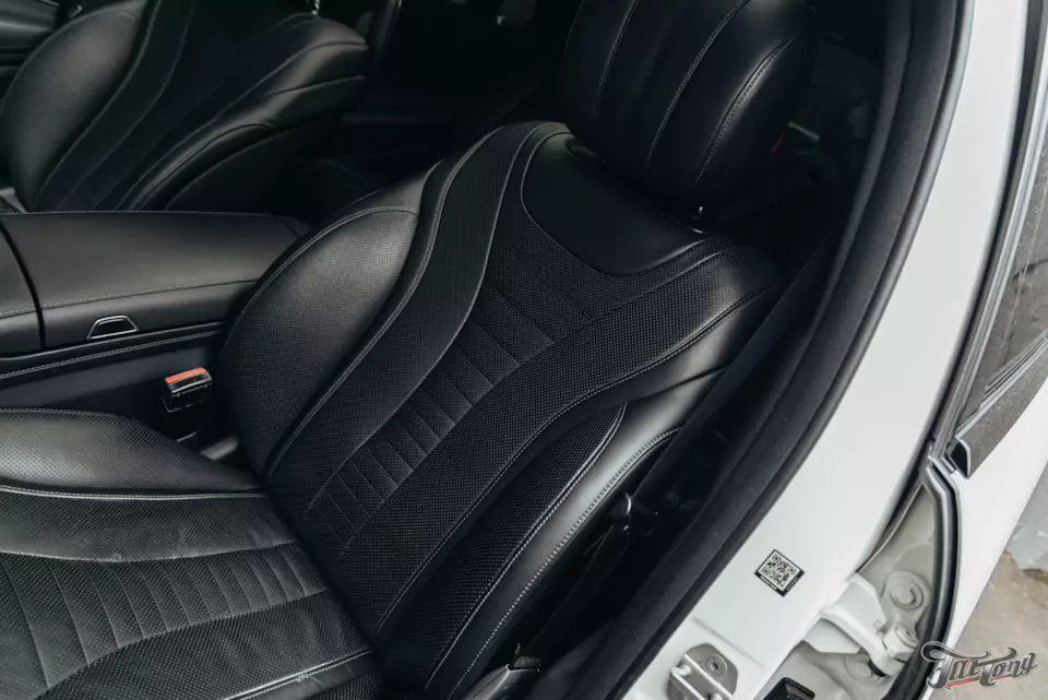Выполнили полный антихром для Mercedes W222, произвели комплекс детейлинг-услуг и фирменный Шиномонтаж на вибростенде на стендах Hunter
